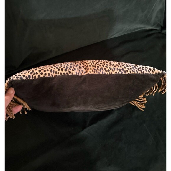 Cheeta pillow with gold and black fringes - Picture 6 of 8